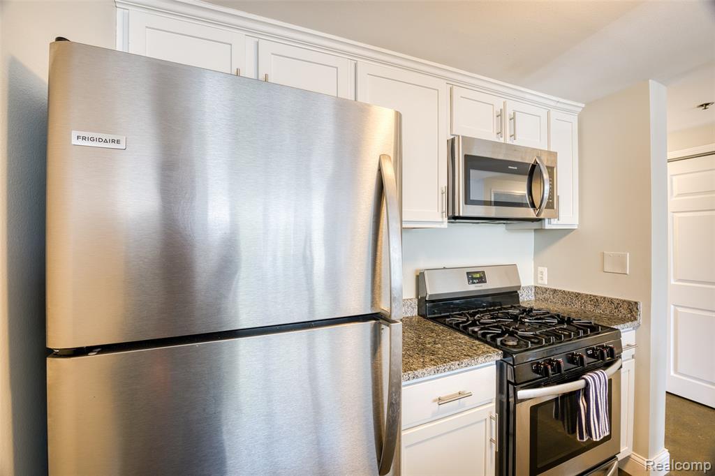 250 E Harbortown Drive Property Photo 17