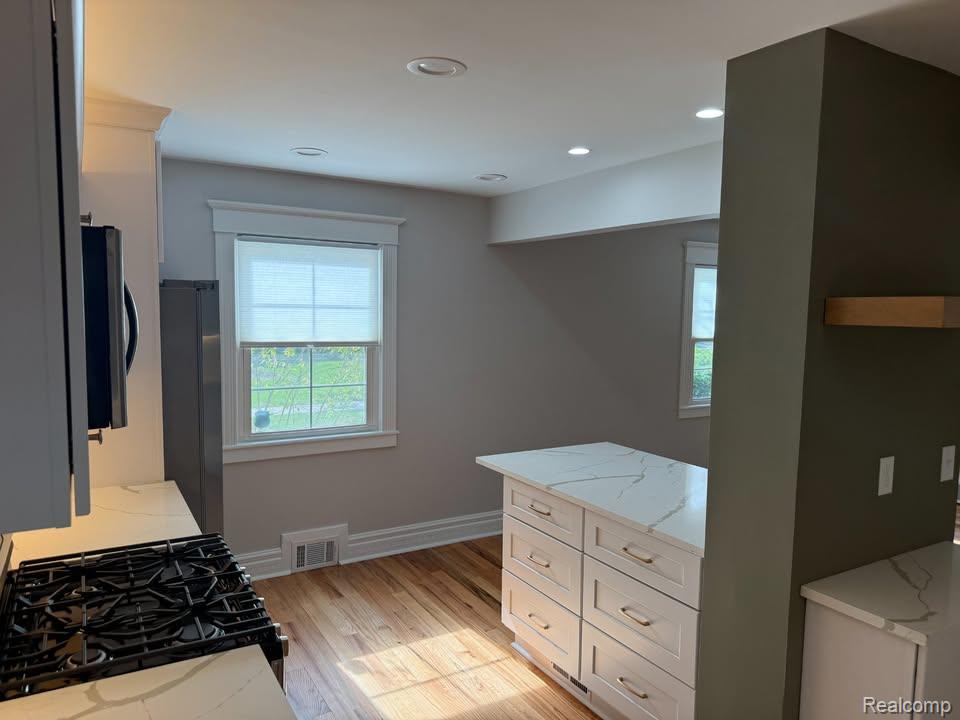 1684 Graefield Road Property Photo 8