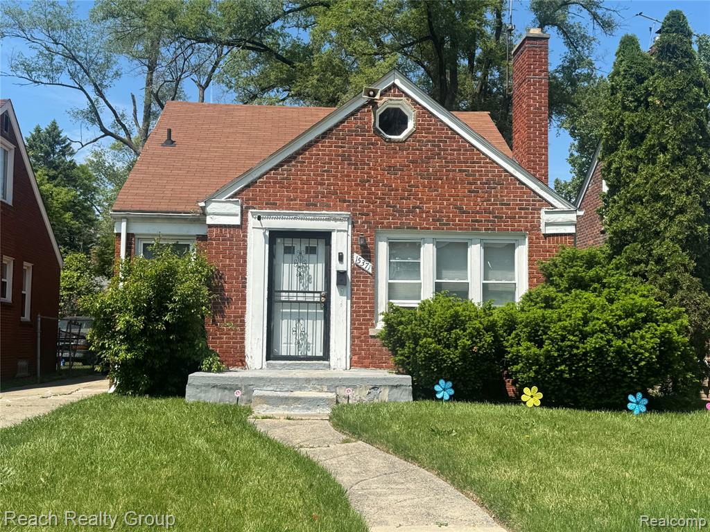 15371 Heyden Street Property Photo 1