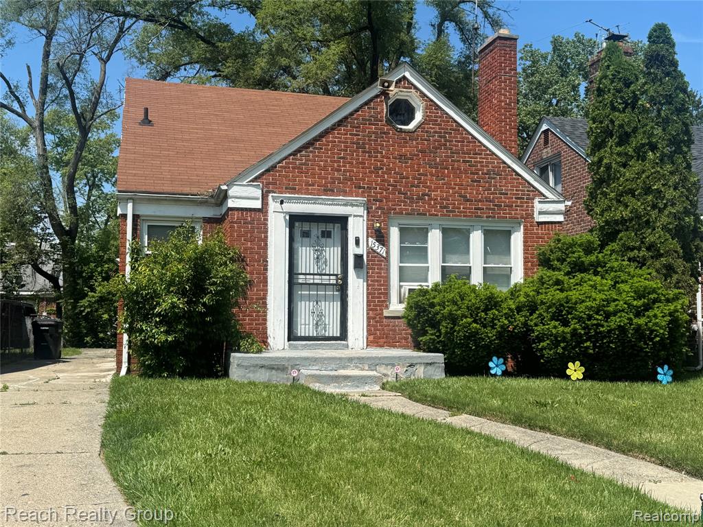 15371 Heyden Street Property Photo 2