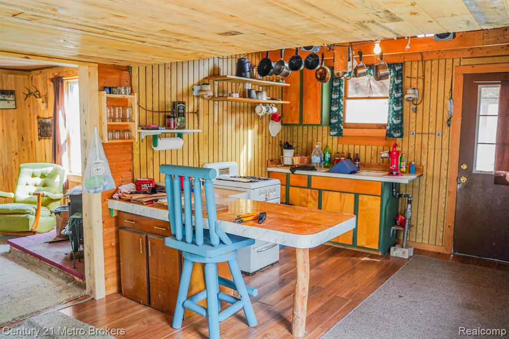 21821 Krenkel Property Photo 5