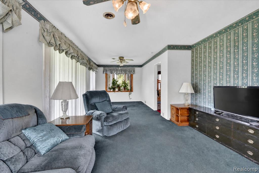 29886 Pointe Drive Property Photo 10