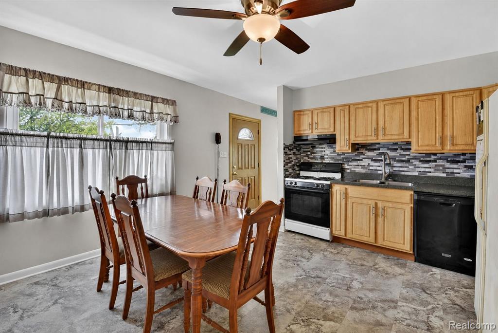 29886 Pointe Drive Property Photo 17