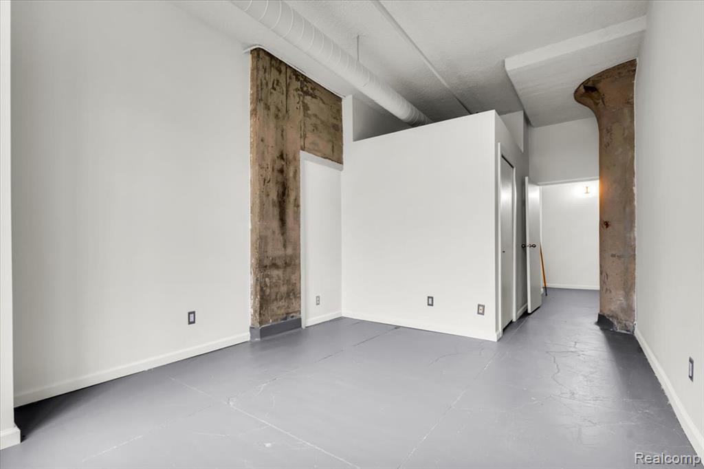 6533 E Jefferson Avenue Property Photo 16