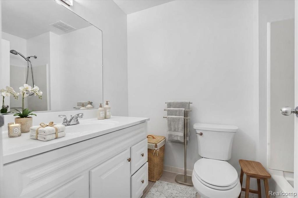 6533 E Jefferson Avenue Property Photo 19