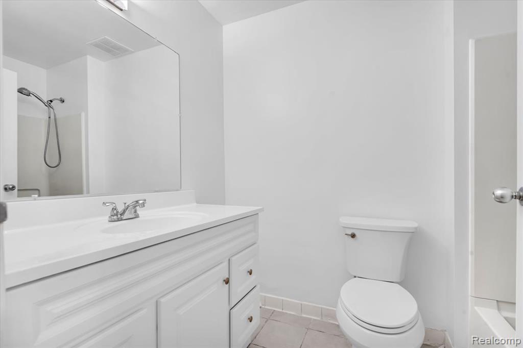 6533 E Jefferson Avenue Property Photo 20