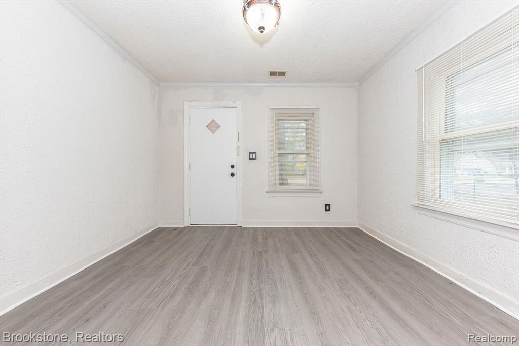 27620 Newcastle Street Property Photo 3