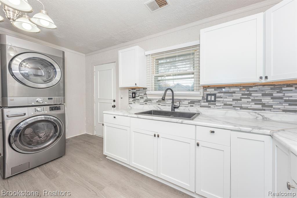 27620 Newcastle Street Property Photo 4