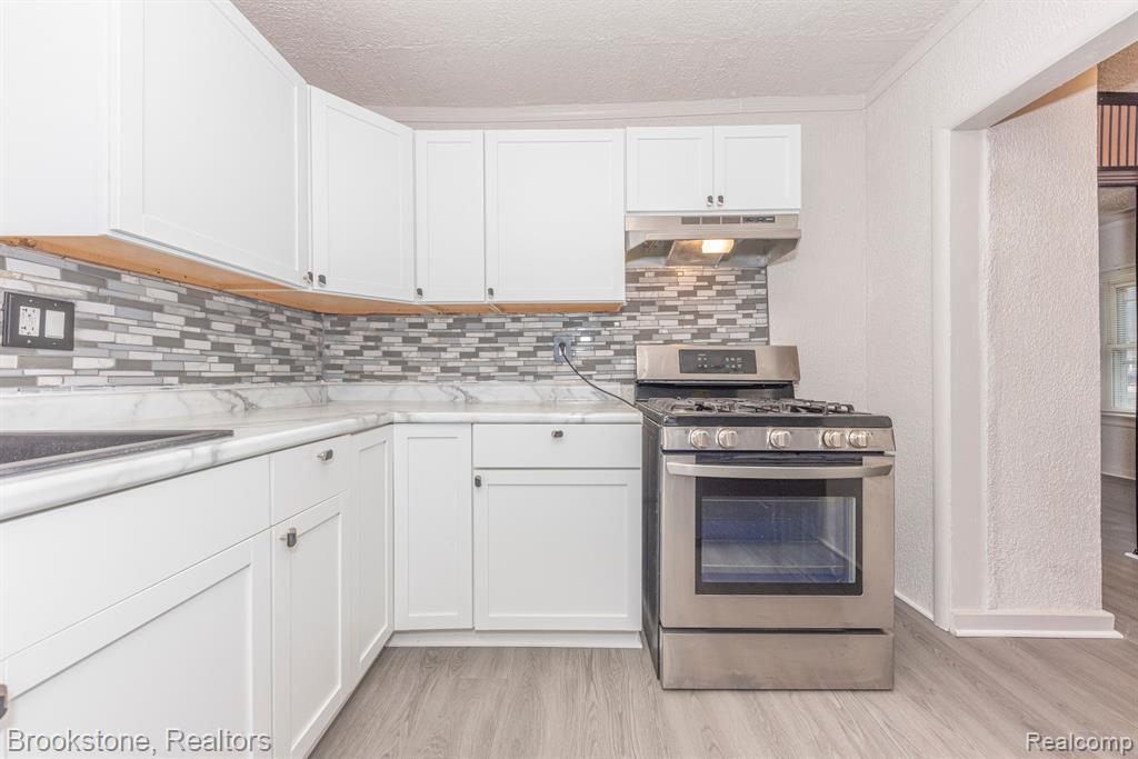 27620 Newcastle Street Property Photo 5