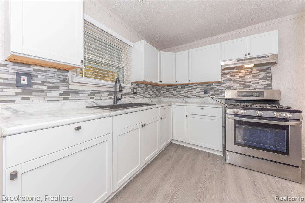 27620 Newcastle Street Property Photo 6