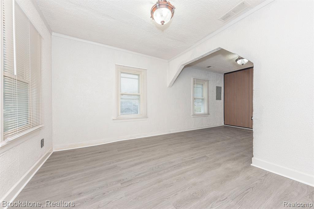 27620 Newcastle Street Property Photo 9