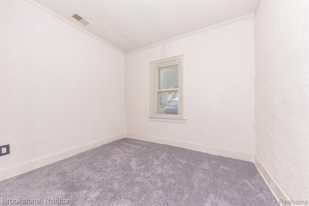 27620 Newcastle Street Property Photo 11