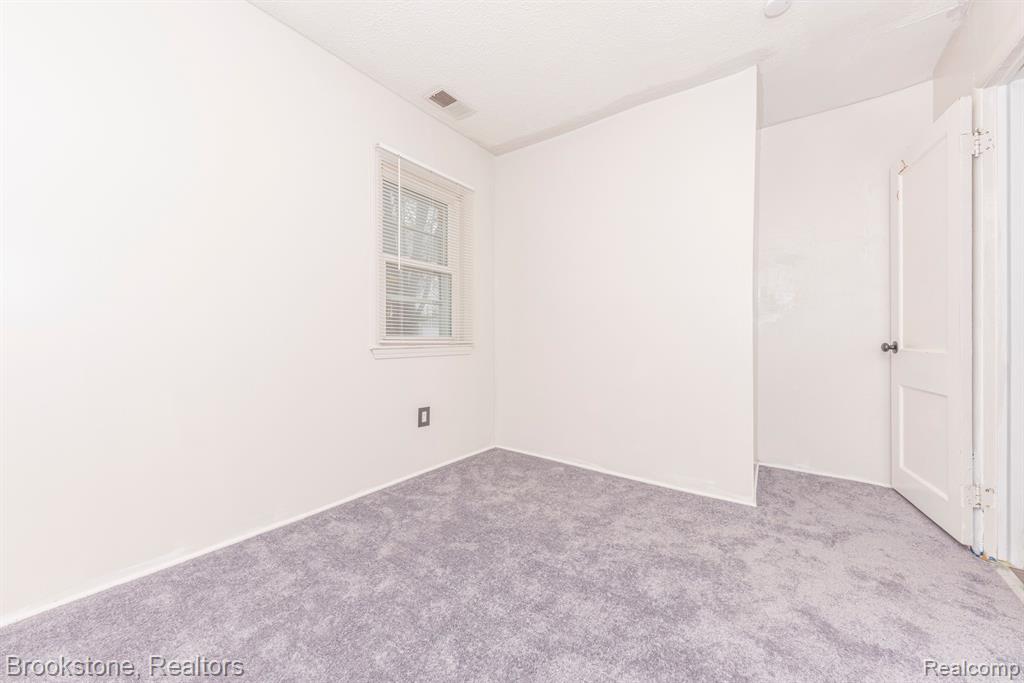27620 Newcastle Street Property Photo 14