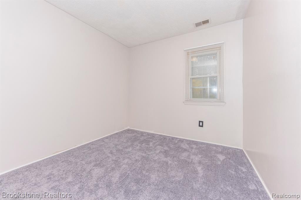 27620 Newcastle Street Property Photo 15