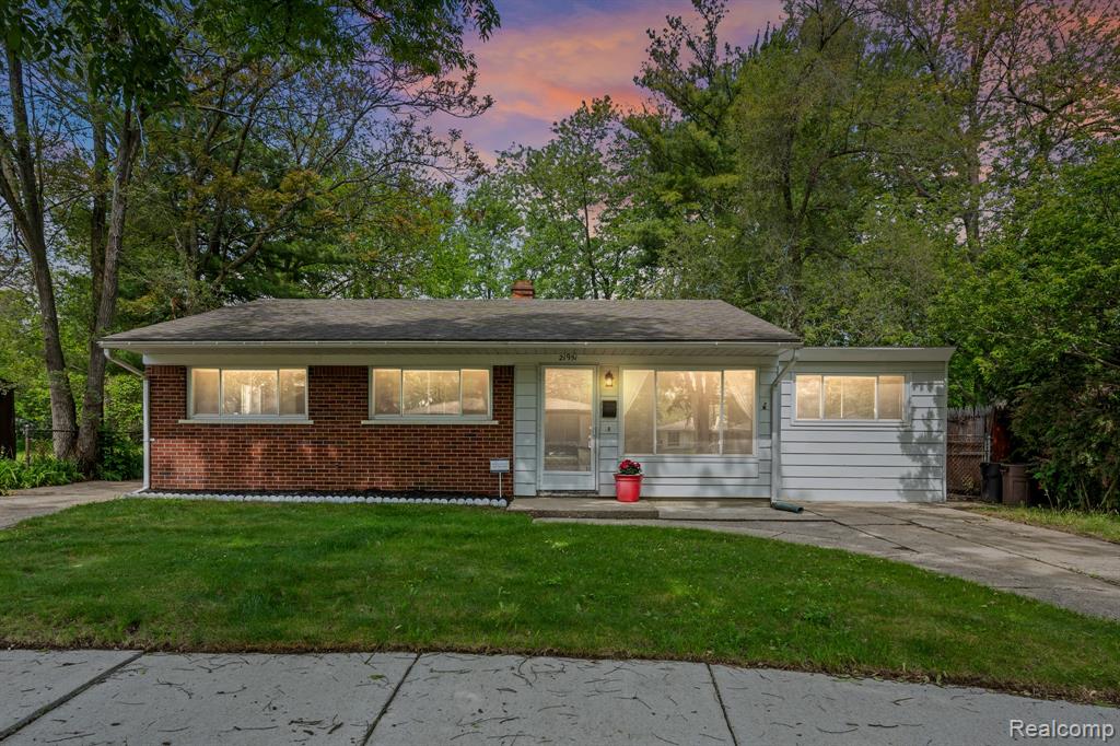 21951 Morton Street Property Photo 1