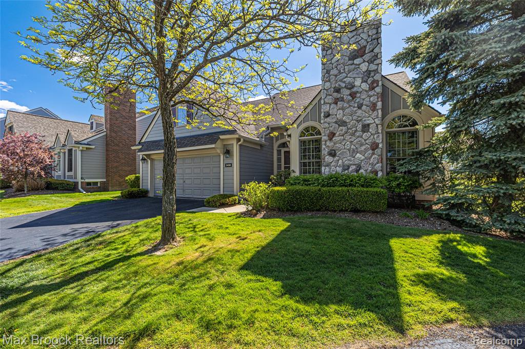 2456 Inglehill Point Property Photo 3