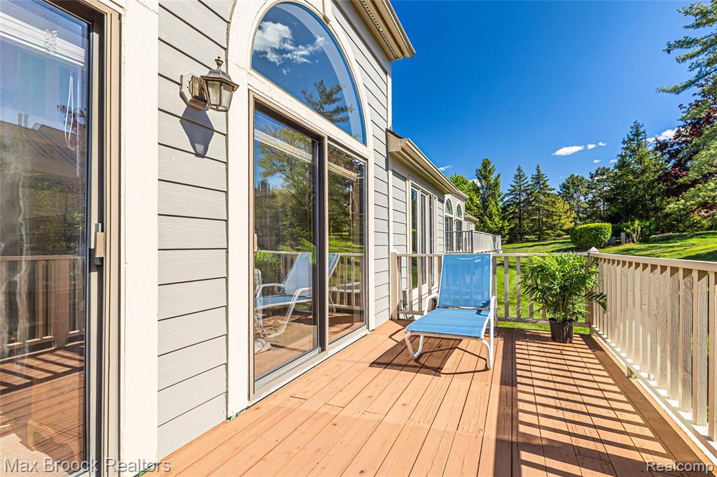 2456 Inglehill Point Property Photo 8