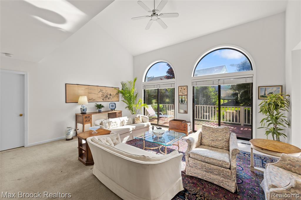 2456 Inglehill Point Property Photo 17