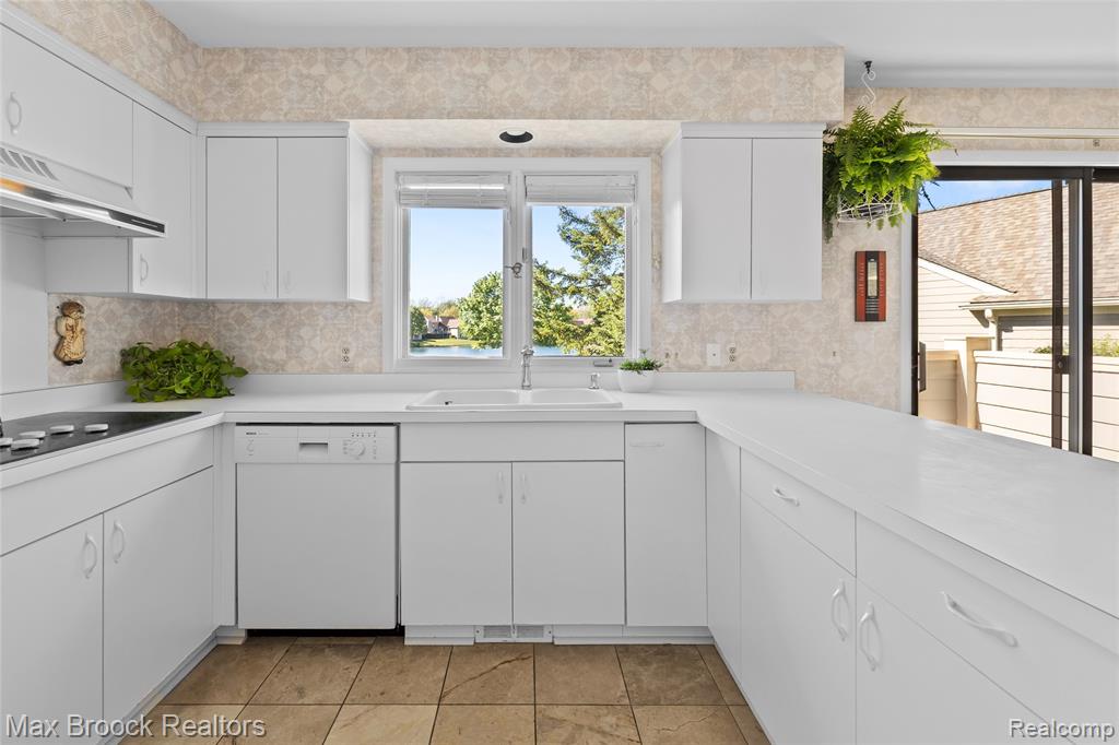 2456 Inglehill Point Property Photo 21