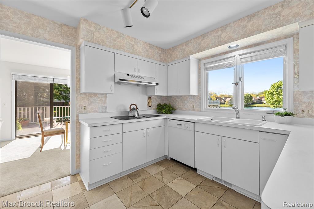 2456 Inglehill Point Property Photo 22