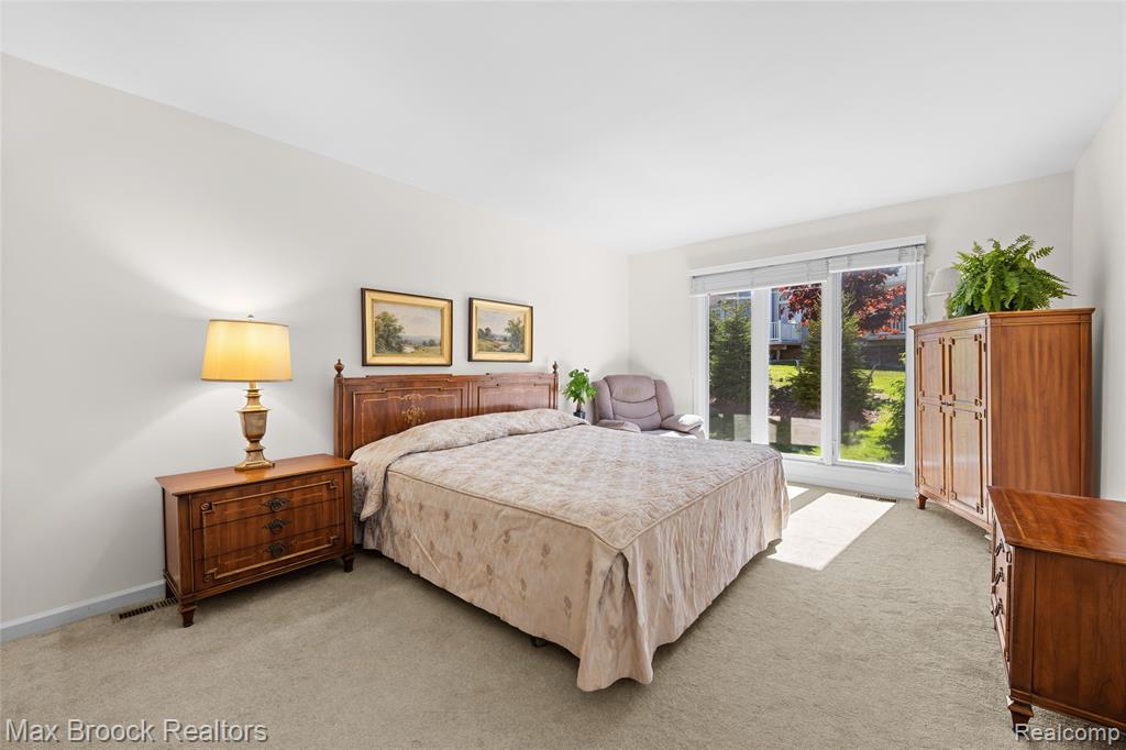 2456 Inglehill Point Property Photo 28