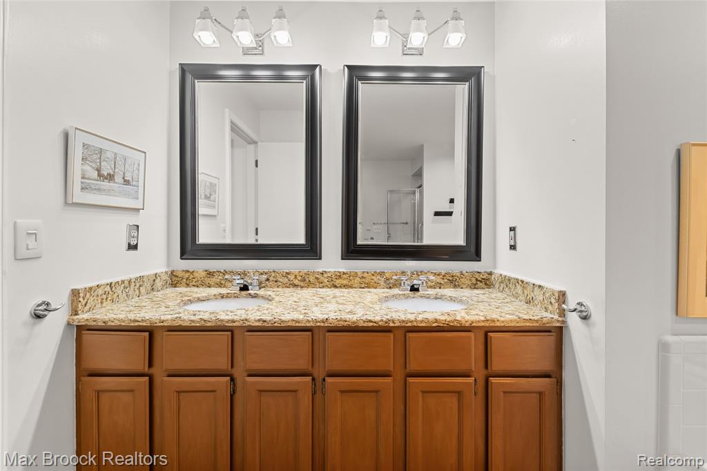 2456 Inglehill Point Property Photo 32
