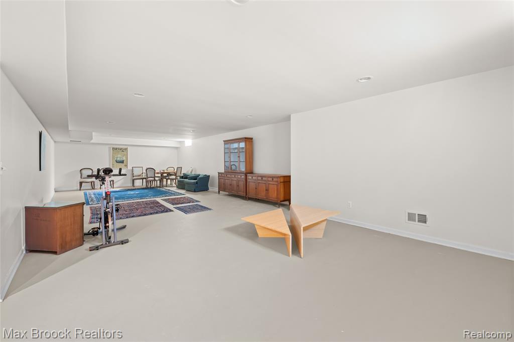 2456 Inglehill Point Property Photo 42