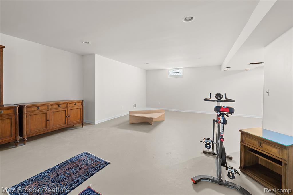 2456 Inglehill Point Property Photo 44