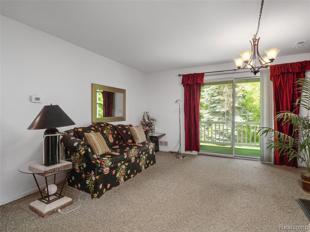 1127 S Lake Drive Property Photo 1