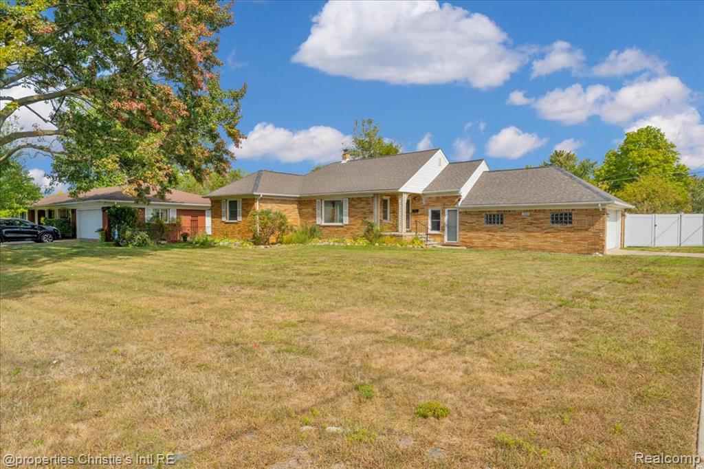 27524 Gail Drive Property Photo 1
