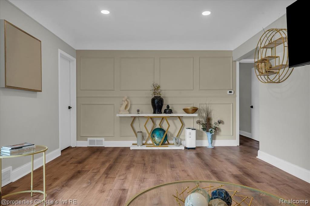 27524 Gail Drive Property Photo 6