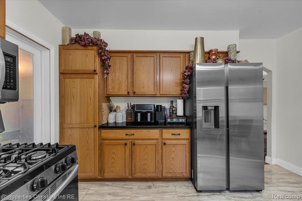 27524 Gail Drive Property Photo 11
