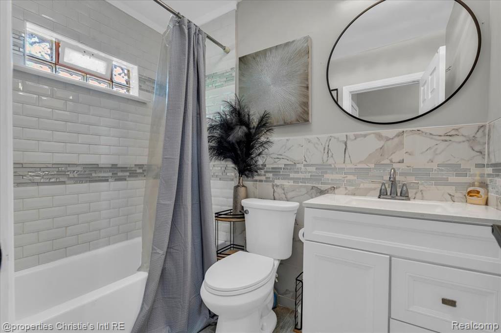 27524 Gail Drive Property Photo 17