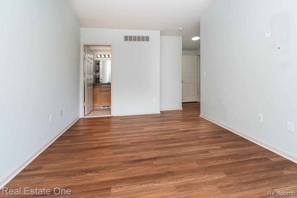 6963 Edgewater Drive Property Photo 13
