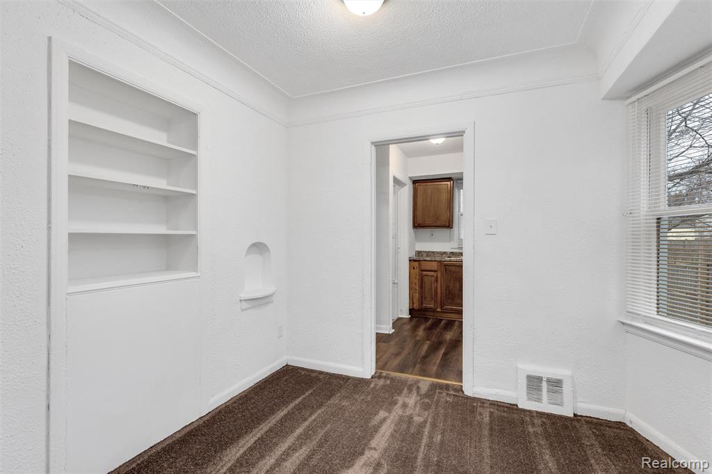 12244 Woodmont Avenue Property Photo 5