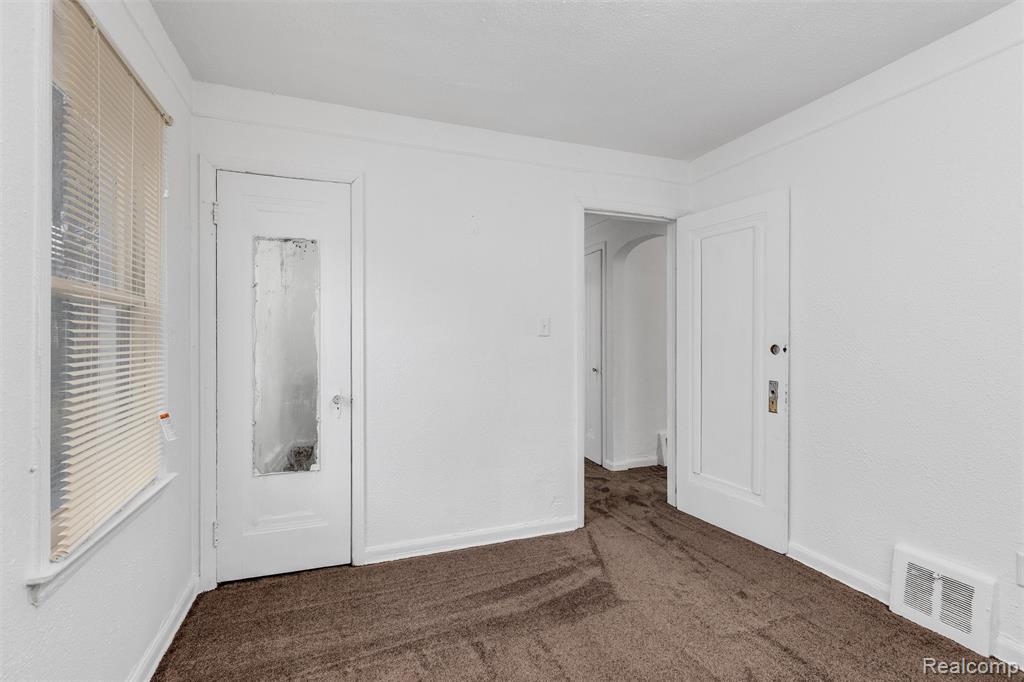 12244 Woodmont Avenue Property Photo 9