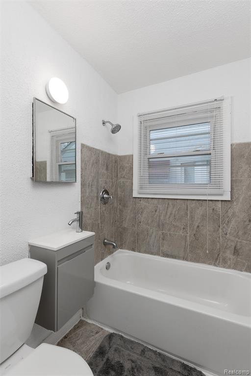 12244 Woodmont Avenue Property Photo 10