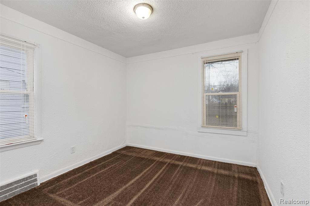 12244 Woodmont Avenue Property Photo 11