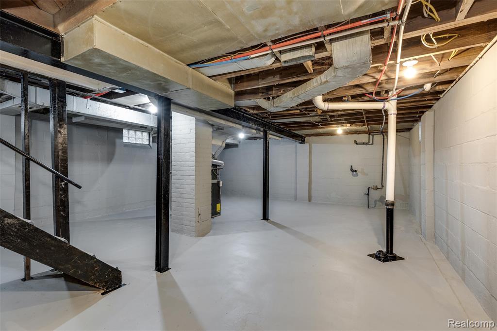 12244 Woodmont Avenue Property Photo 13