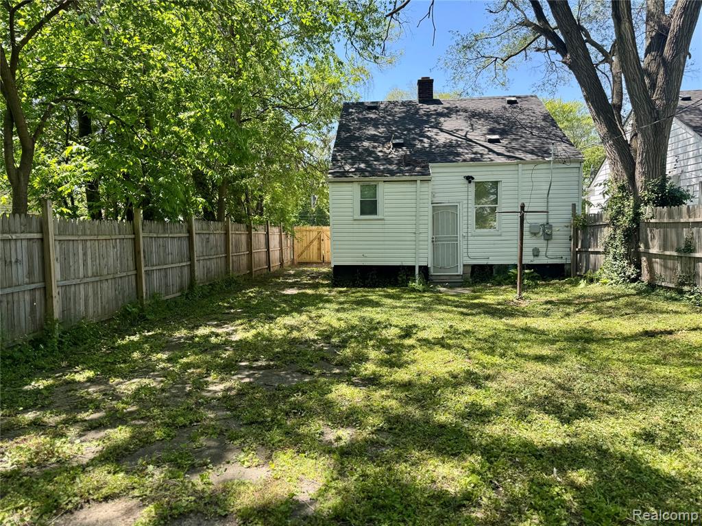 12244 Woodmont Avenue Property Photo 15