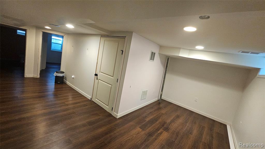 211 Starr Avenue Property Photo 32