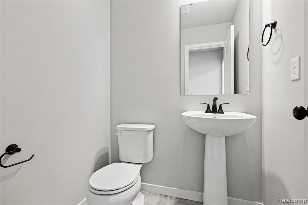 2328 Pear Tree Drive Property Photo 6