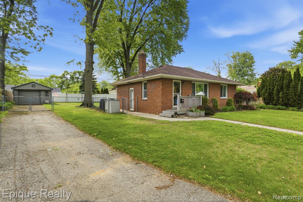 29087 Howard Avenue Property Photo 2
