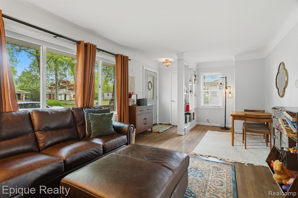 29087 Howard Avenue Property Photo 6