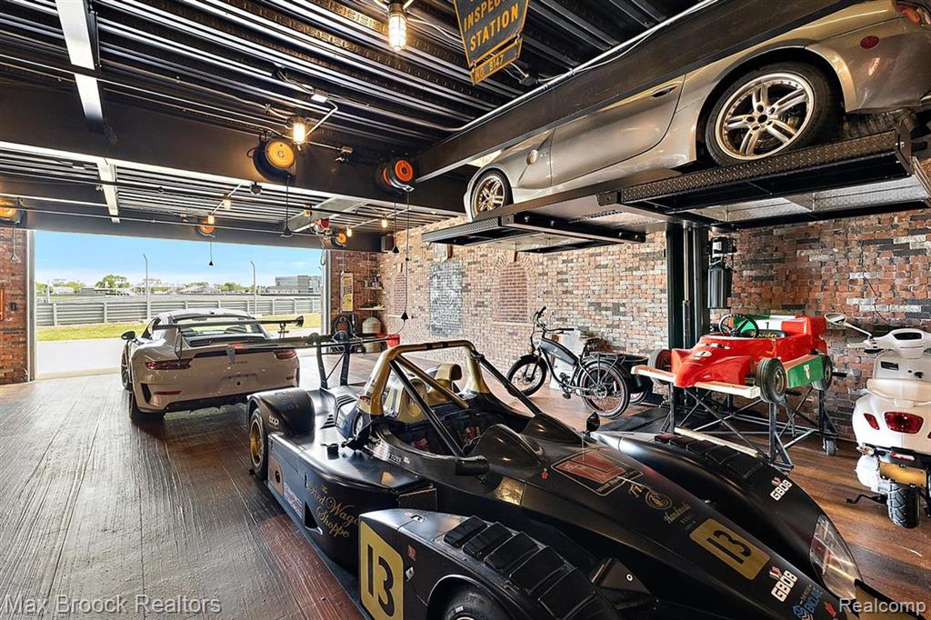 148 Pit Lane Property Photo 32