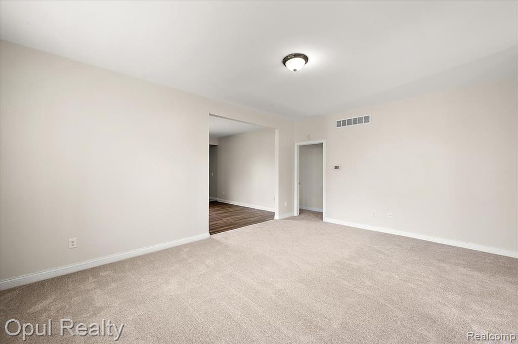 23934 Meadows Avenue Property Photo 9