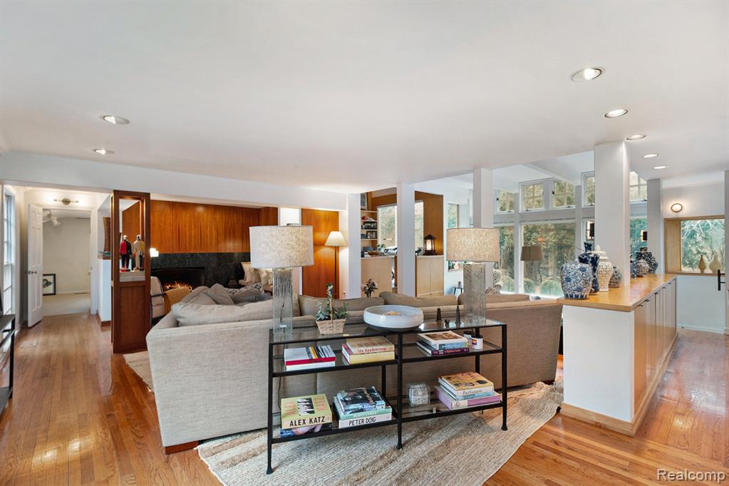 26580 Wellington Road Property Photo 5