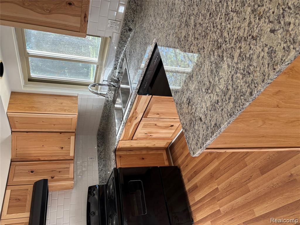 759 Geneva Property Photo 9