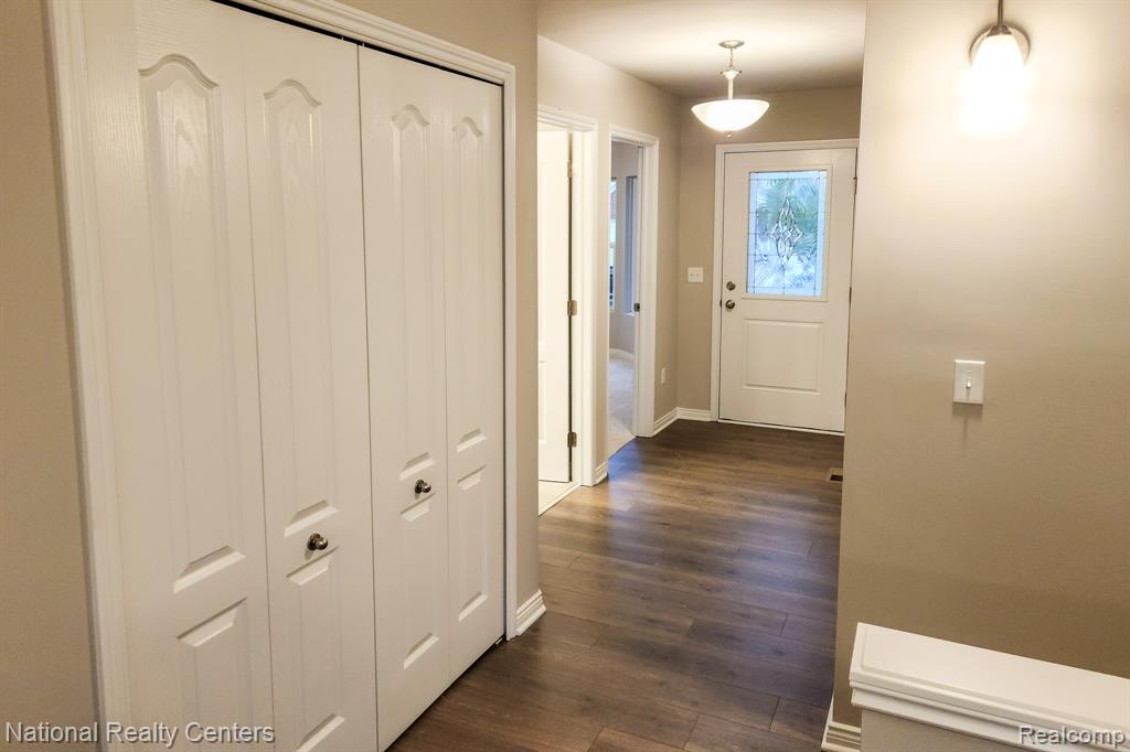 305 Devonshire Drive Property Photo 4