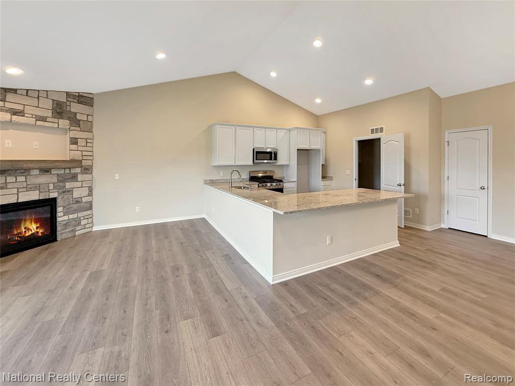305 Devonshire Drive Property Photo 6